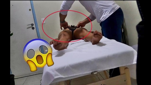 Massagista tirou a calcinha da cliente - veja o que aconteceu!!! Brazilian Porn
